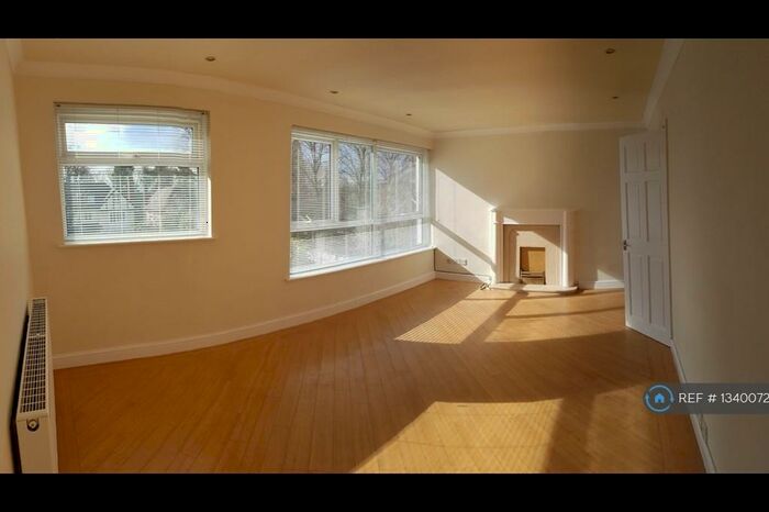 3 Bedroom Flat To Rent In Eaton Court, Sutton Coldfield, B74