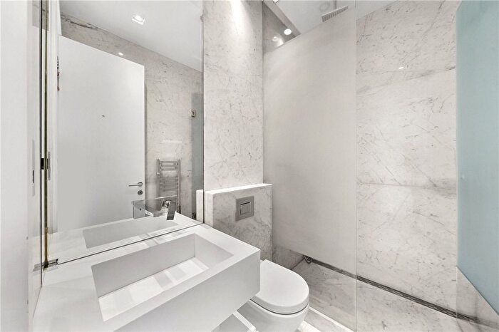 3 Bedroom Flat To Rent In The Little Boltons, Chelsea, London, SW5