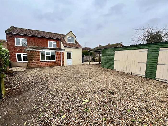3 Bedroom Detached House For Sale In Norwich Road, Mattishall, NR20