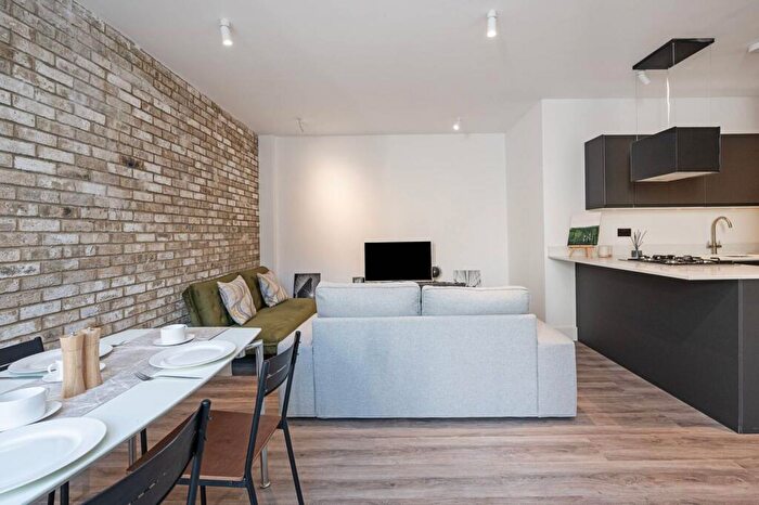 2 Bedroom Flat For Sale In Michigan Avenue, Manor Park, E12