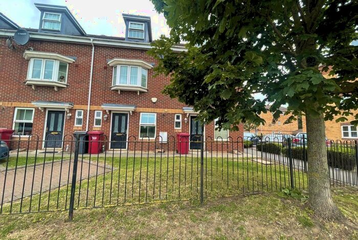 3 Bedroom Property To Rent In Uxbridge Road, Slough, SL2