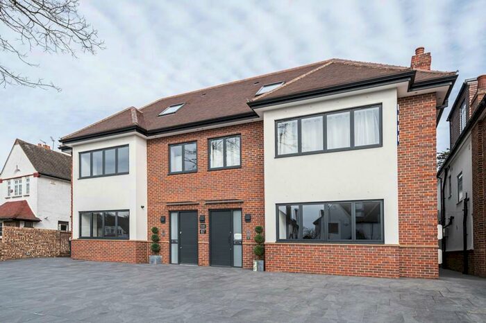 2 Bedroom Flat To Rent In The Ridgeway, Temple Fortune, London, NW11