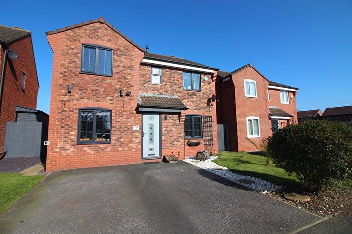 5 Bedroom Detached House For Sale In Mowbray Chase, Woodlesford, Leeds, LS26