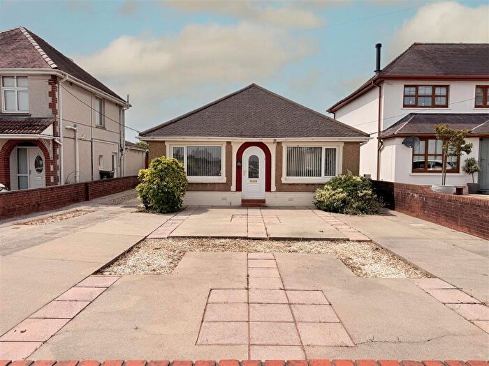 3 Bedroom Detached Bungalow For Sale In Capel Road, Llanelli, SA14