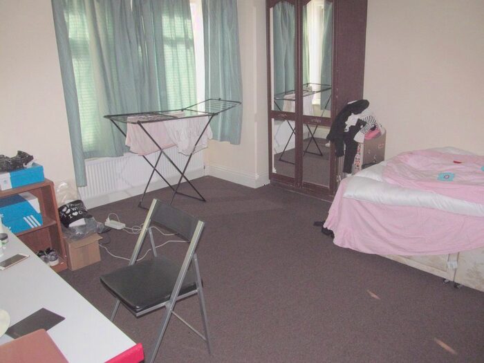 6 Bedroom Semi-Detached House To Rent In Talfourd Avenue, Reading, RG6