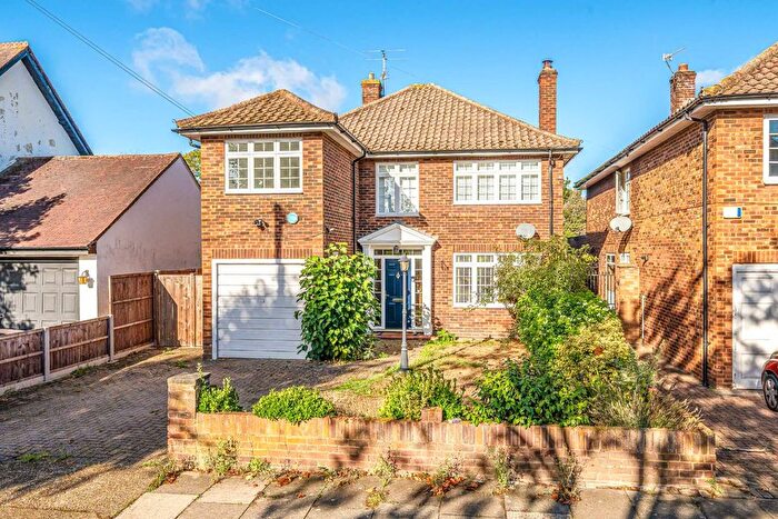 4 Bedroom Detached House For Sale In Clifford Grove, Ashford, TW15