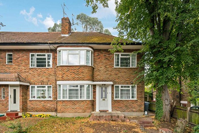 2 Bedroom Maisonette For Sale In Queens Road, Kingston Upon Thames, KT2