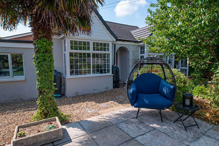 4 Bedroom Detached House For Sale In Lovedean Lane, Lovedean, PO8