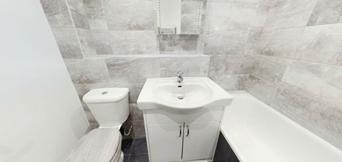 2 Bedroom Apartment To Rent In Henry Close, Enfield, EN2