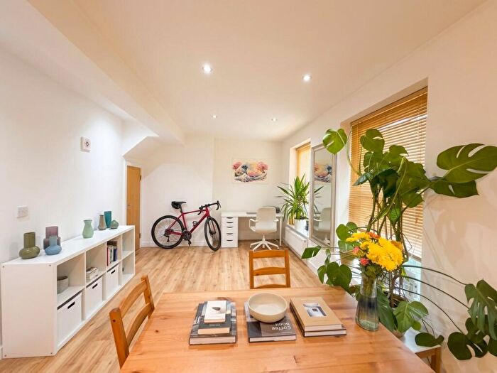 2 Bedroom Flat To Rent In St. Peters Street, Bedford, MK40