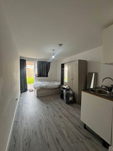 1 Bedroom Flat To Rent In Roch Avenue, Edgware, HA8