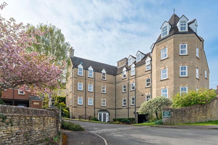 2 Bedroom Apartment For Sale In Upper Brook Hill, Woodstock, OX20