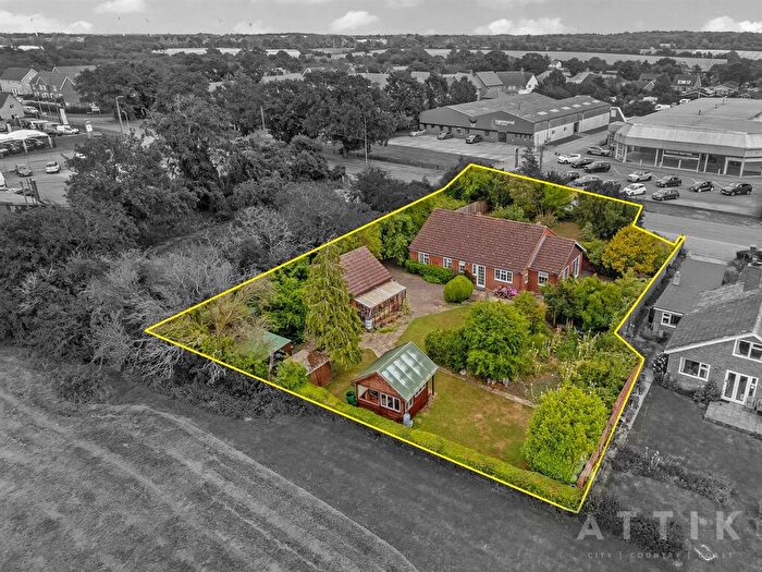 3 Bedroom Detached Bungalow For Sale In Norwich Road, Halesworth, IP19