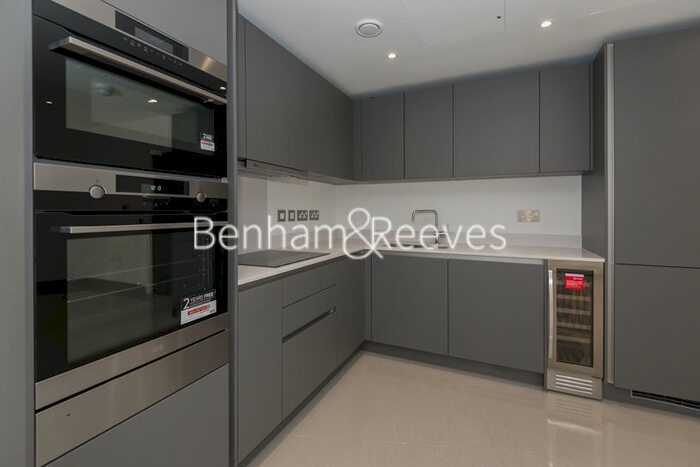 3 Bedroom Flat To Rent In Delphini Apartments, St George Circus, SE1