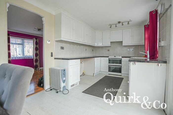 3 Bedroom Mobile/park Home For Sale In Creek Road, Canvey Island, SS8