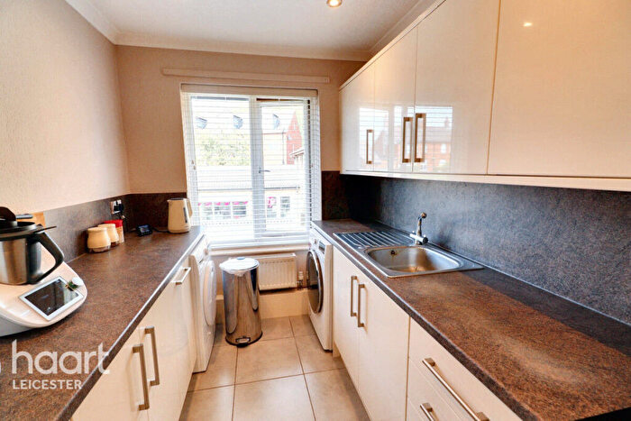 2 Bedroom Apartment For Sale In Fern Close, Leicester, LE7