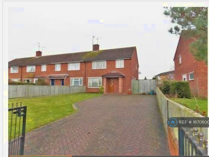 3 Bedroom Semi-Detached House To Rent In Southcote Lane, Reading, RG30