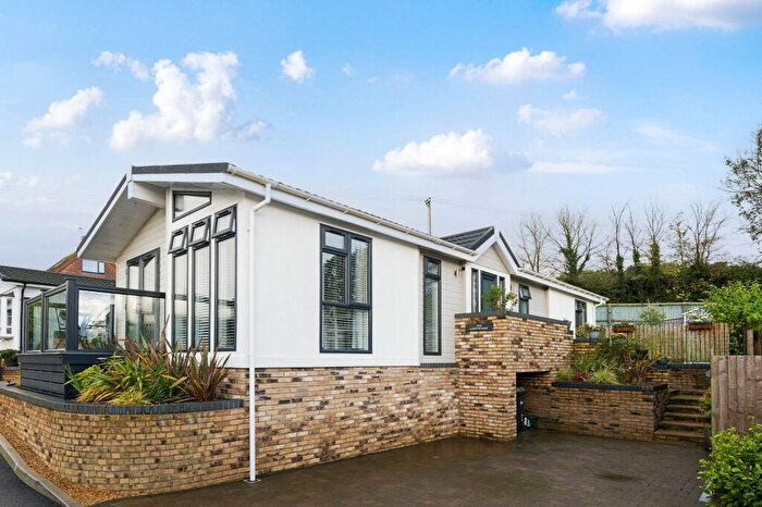 2 Bedroom Park Home For Sale In Wimborne, Dorset, BH21