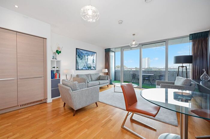 2 Bedroom Flat To Rent In Colonial Drive, London, W4