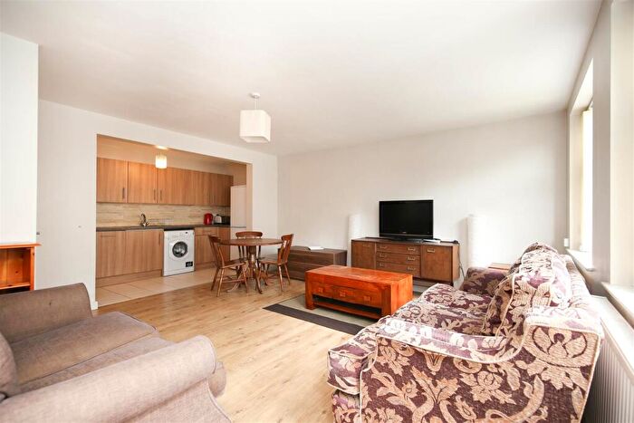 3 Bedroom Apartment To Rent In (£pppw) Westgate Road, City Centre, NE4