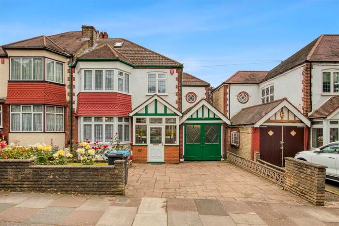 3 Bedroom Semi-Detached House To Rent In Bromfield Avenue, Palmers Green, N13