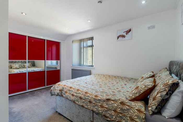 1 Bedroom Flat To Rent In Theydon Park Road, Theydon Bois, Epping, CM16