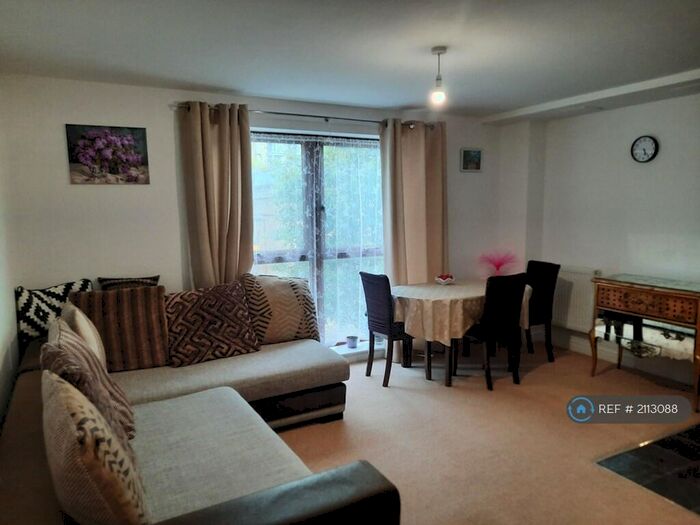 1 Bedroom Flat To Rent In Coombe Way, Farnborough, GU14