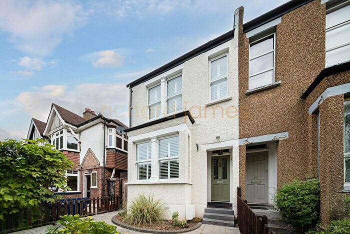 4 Bedroom Semi Detached House For Sale In Daws Lane, Mill Hill, NW7