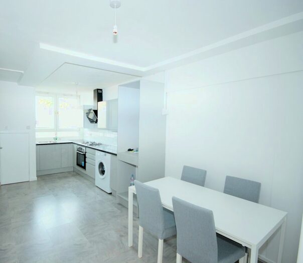 2 Bedroom Maisonette To Rent In Harpley Square, London, E1