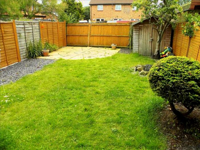 3 Bedroom Semi-Detached House To Rent In Boveney Close, Slough, SL1