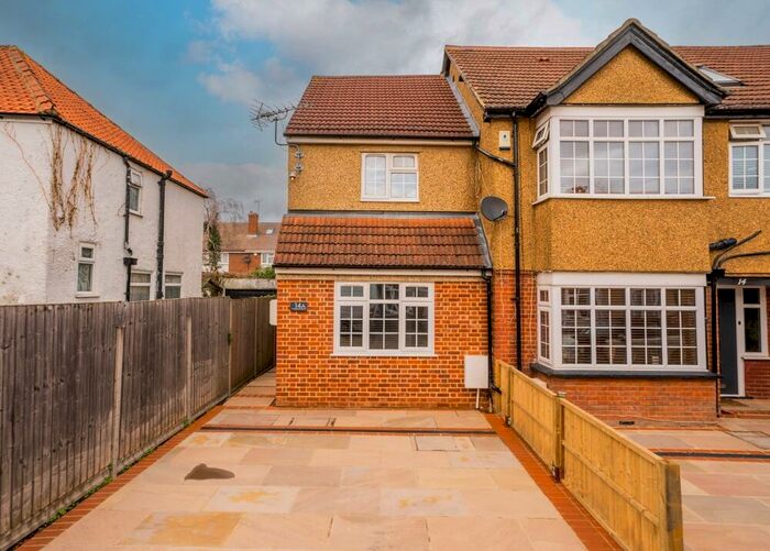 2 Bedroom Terraced House To Rent In Westfield Road, Slough, SL2