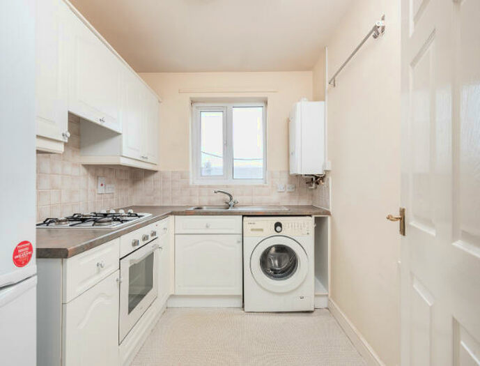 2 Bedroom Ground Flat To Rent In Horley Green Road, Halifax, West