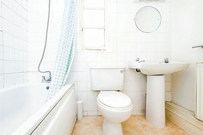 1 Bedroom Flat For Sale In Cissbury Road, Hove, East Sussex, BN3