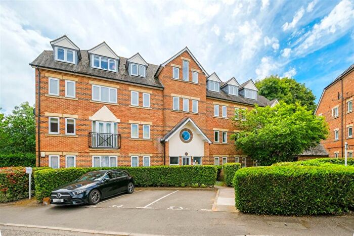 2 Bedroom Apartment To Rent In Victory Road, Wanstead, E11