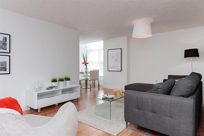 2 Bedroom Flat To Rent In Victoria Mill, Lower Vickers Street, Manchester, M40