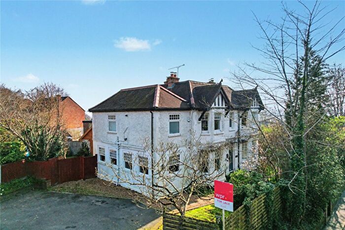 4 Bedroom Detached House For Sale In Farnborough Road, Farnham, Surrey, GU9