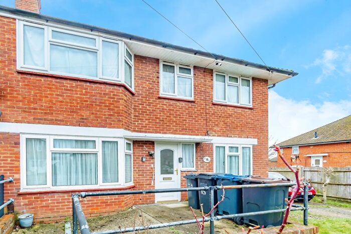 2 Bedroom Maisonette For Sale In Waddington Avenue, Coulsdon, CR5