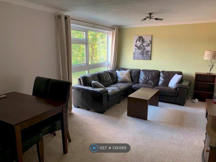 2 Bedroom Flat To Rent In Randolph Close, Leamington Spa, CV31