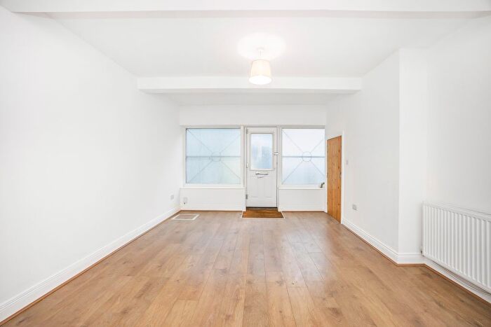 3 Bedroom Terraced House To Rent In Bishops Way, London, E2