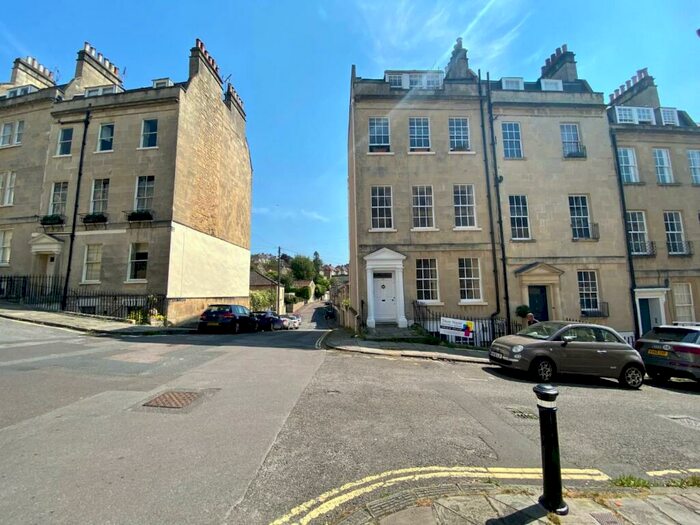 3 Bedroom Flat To Rent In Park Street, BA1