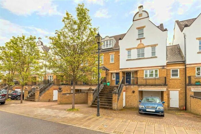 4 Bedroom Property To Rent In Admiralty Way, Teddington, TW11