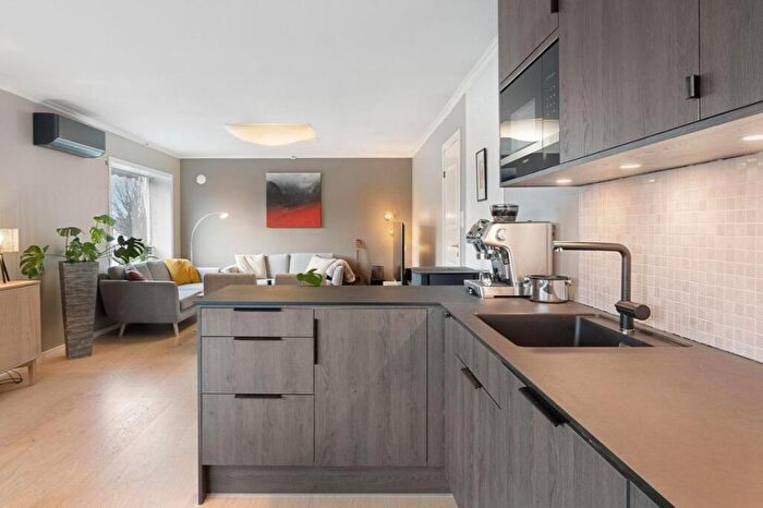 1 Bedroom Flat For Sale In Pellon Lane, Halifax, HX1