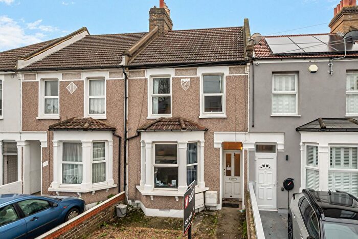 2 Bedroom Flat For Sale In Jutland Road, London, SE6