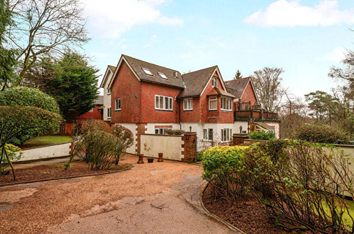1 Bedroom Flat For Sale In Hazel Grove, Hindhead, Surrey, GU26