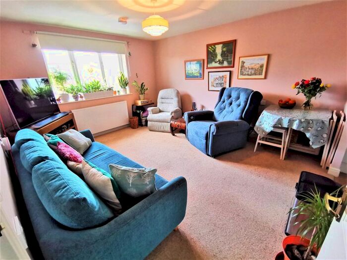2 Bedroom Property To Rent In Nottage Crescent, Braintree, CM7