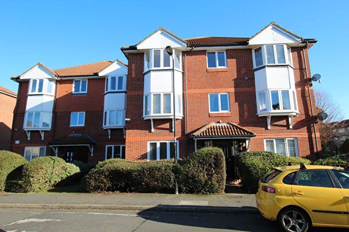 2 Bedroom Flat To Rent In Sheppard Drive, London, SE16