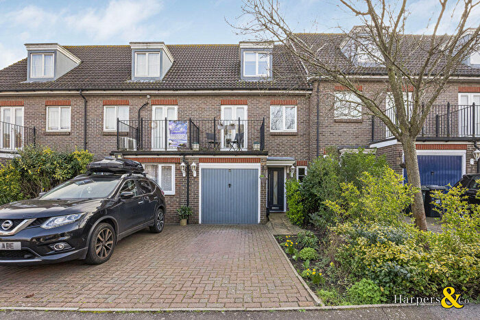 3 Bedroom Terraced House For Sale In Baker Crescent, Dartford, DA1