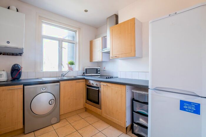 2 Bedroom Flat To Rent In Mitcham Road, London, SW17