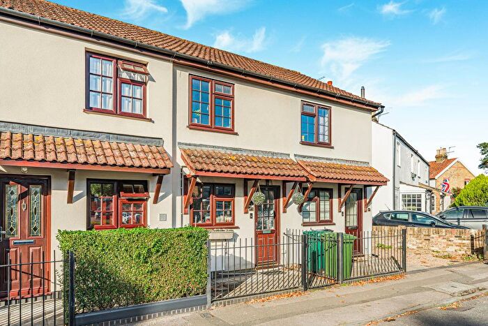 2 Bedroom Terraced House For Sale In Upper Halliford Road, Shepperton, TW17