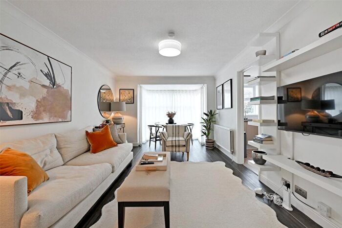 1 Bedroom Apartment To Rent In Fountain Gardens, Windsor, Berkshire, SL4